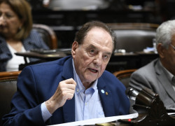 Carlos Heller en el recinto de Diputados